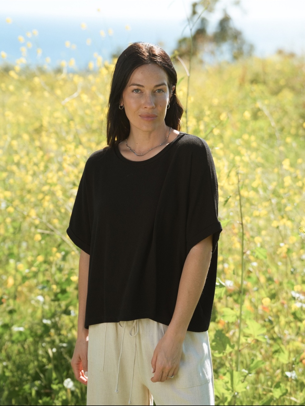 Carly Jean Los Angeles Black Short Sleeve Knit Top